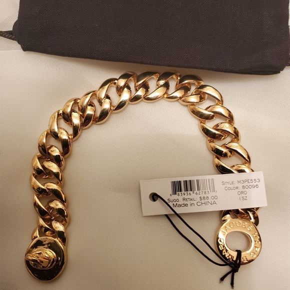 🎁MARC JACOBS KATIE GOLD LINK TWIST LOCK BRACELET  NWT & DUSTBAG - Picture 2 of 5